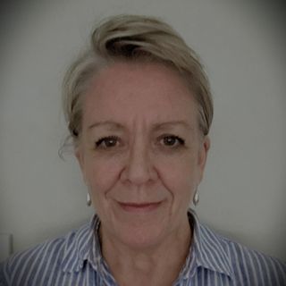 A headshot of Karen Warwick smiling at the camera