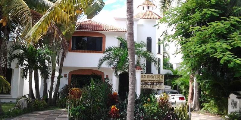 6 Bedroom Villa in Playacar image 1 of 10