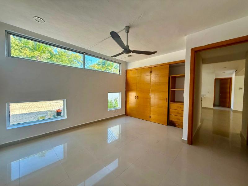 Spacious Ground-Floor Condo image 14 of 16