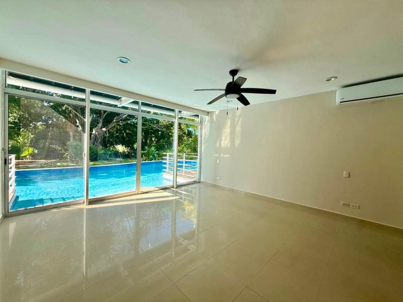 Spacious Ground-Floor Condo image 11 of 16