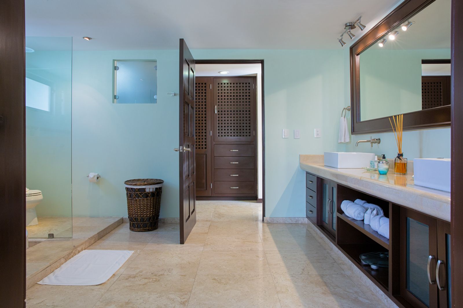 Villa Turquesa Beach Front  image 14 of 26