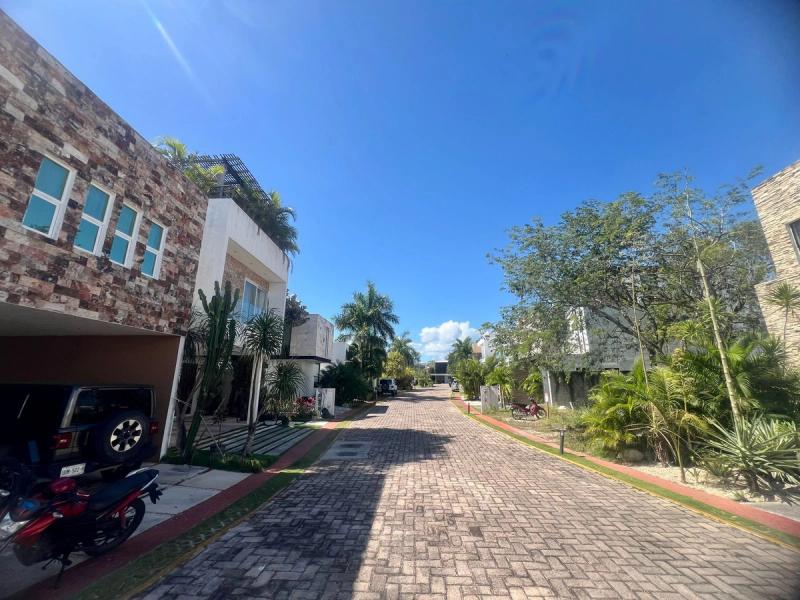 Modern 3 Beds Villa in Bambu image 2 of 29