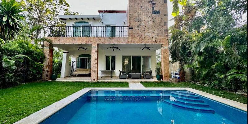 Spacious Villa Playacar image 2 of 43