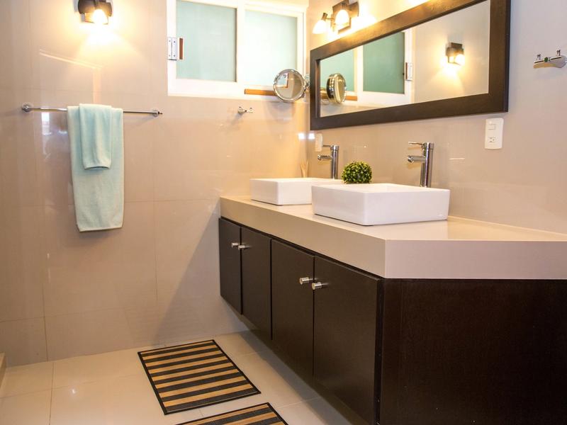 Villa Perla Elegant Single Story image 5 of 28