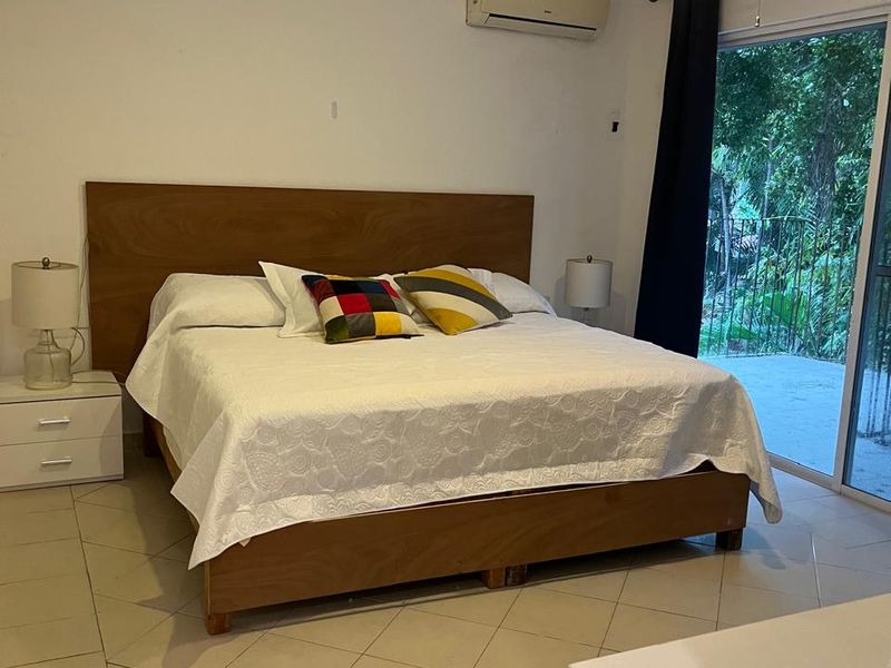 Charming 2-Bedroom Garden House image 10 of 13