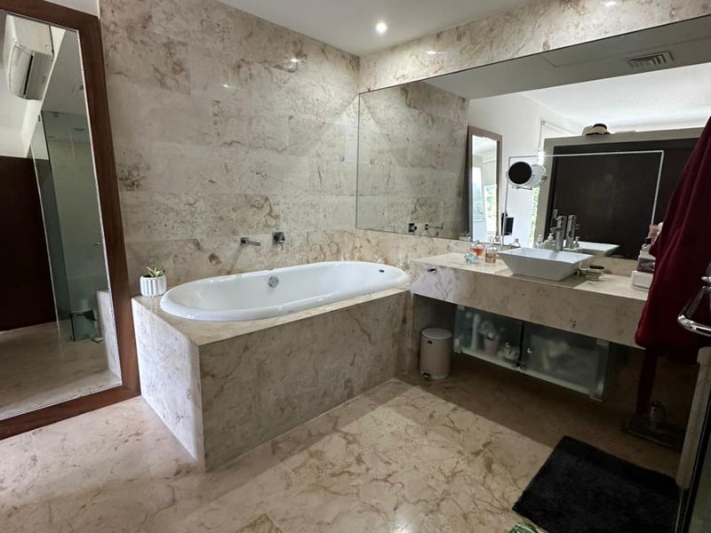 Penthouse de lujo image 8 of 13