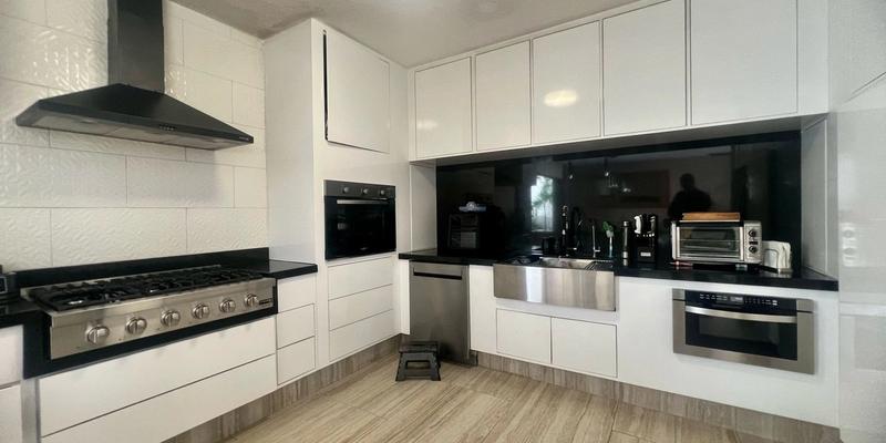 Modern 3 Beds Villa in Bambu image 3 of 29