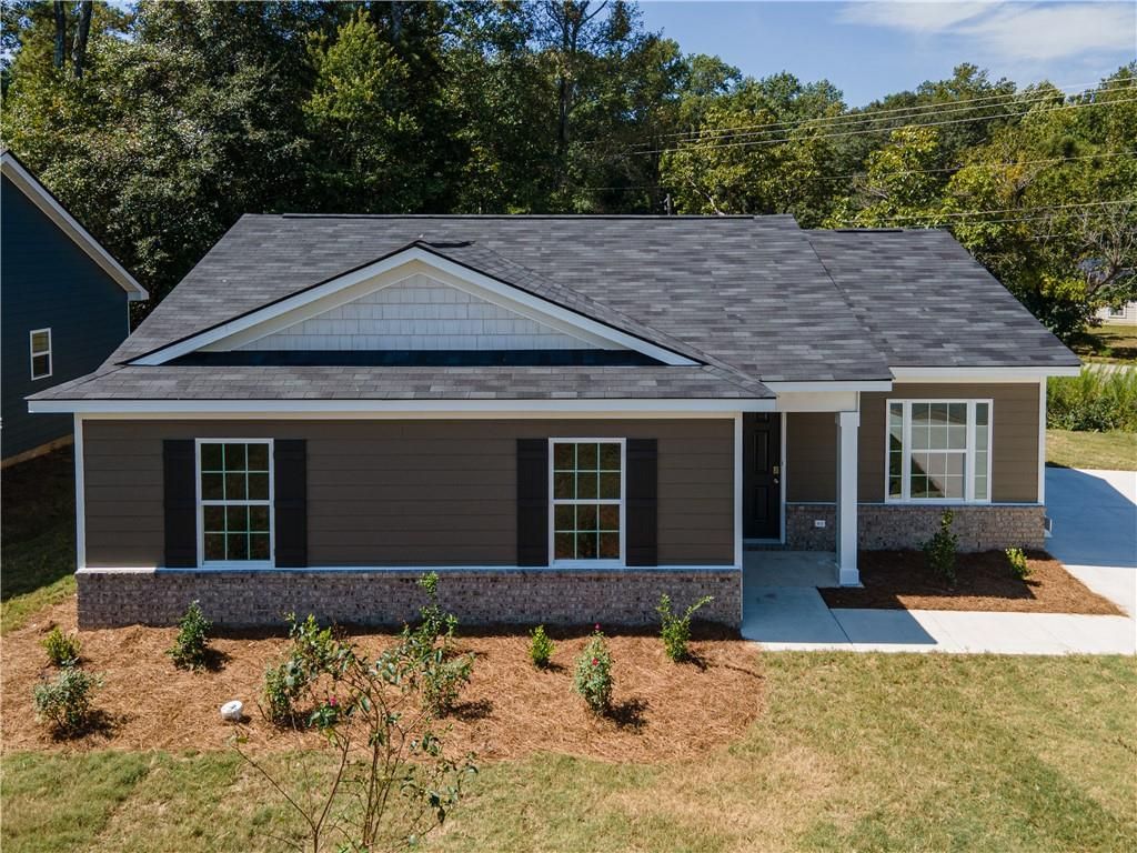 The Washington 3-bedroom 1-story home by Davidson Homes, gray siding with brick accents, landscaped front yard in Summer Vineyard, Phenix City, Alabama