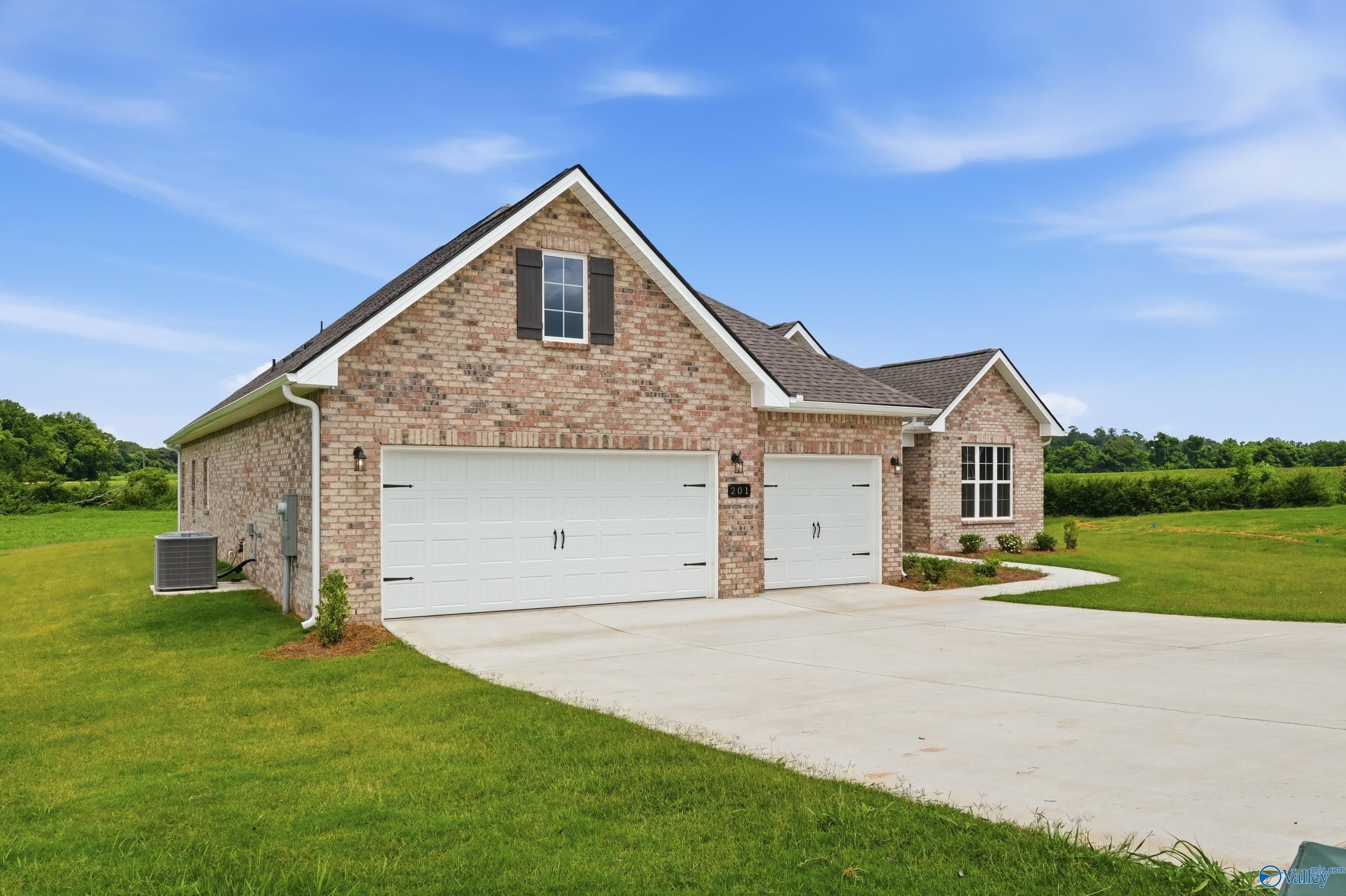 Image 3 of Davidson Homes' New Home at 201 Applewood Court
