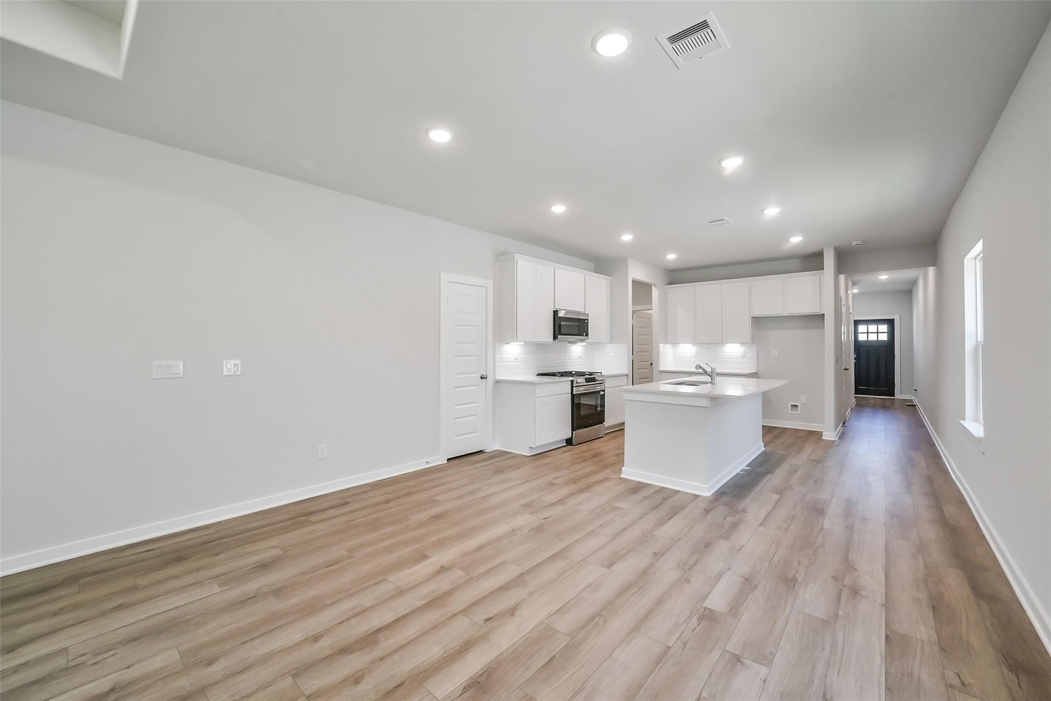 Image 13 of Davidson Homes' New Home at 240 Harlingen Drive