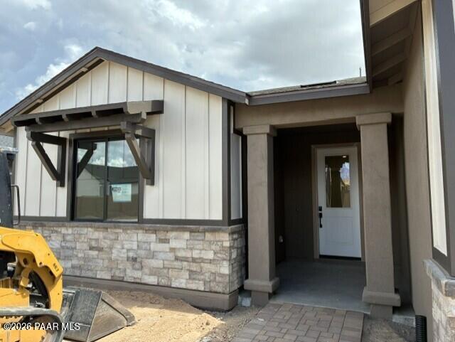 Front exterior of Davidson Homes The Durango II G with stone accents and covered entry in South Ranch, Prescott, Arizona