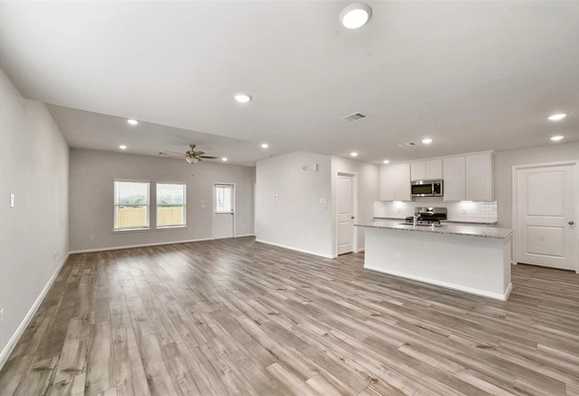 Image 7 of Davidson Homes' New Home at 217 Harlingen Drive