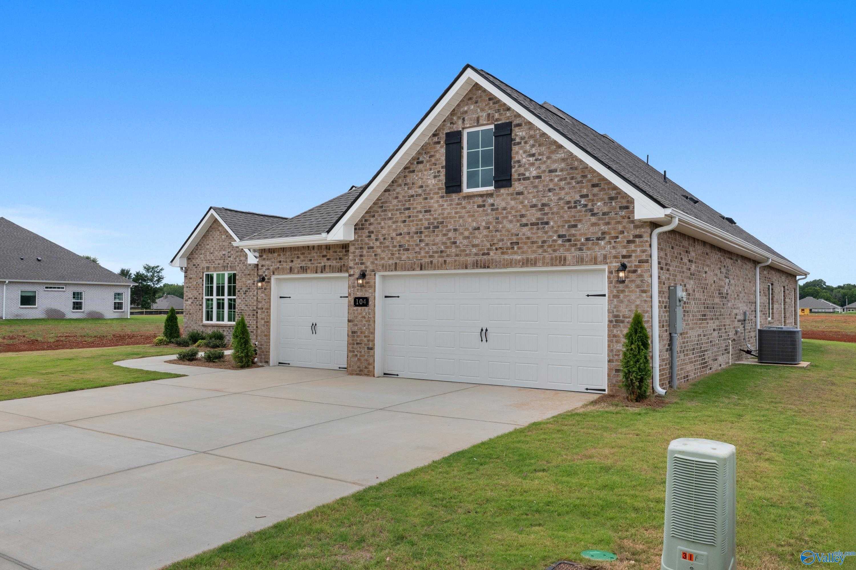 Brick ranch home with gabled roof, 2-car garage, and driveway in Briercreek, Meridianville, Alabama by Davidson Homes The Finleigh
