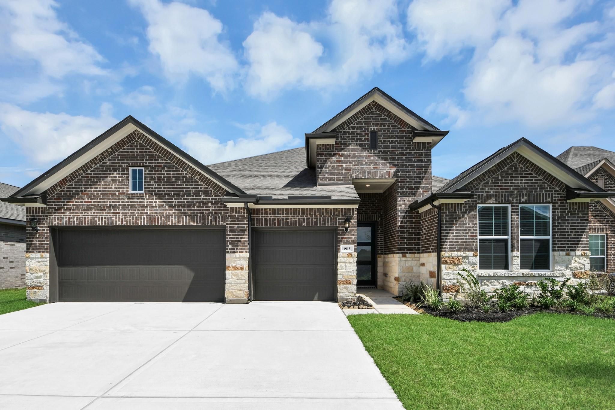 Exterior view of Davidson Homes' New Home at 1915 Tioga View Drive
