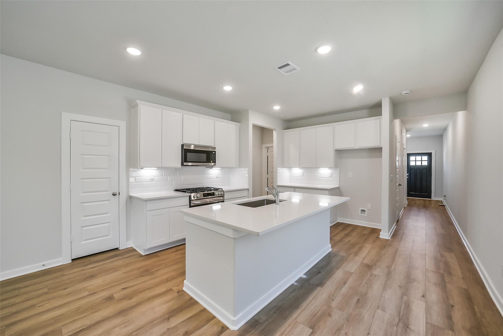 Image 6 of Davidson Homes' New Home at 240 Harlingen Drive