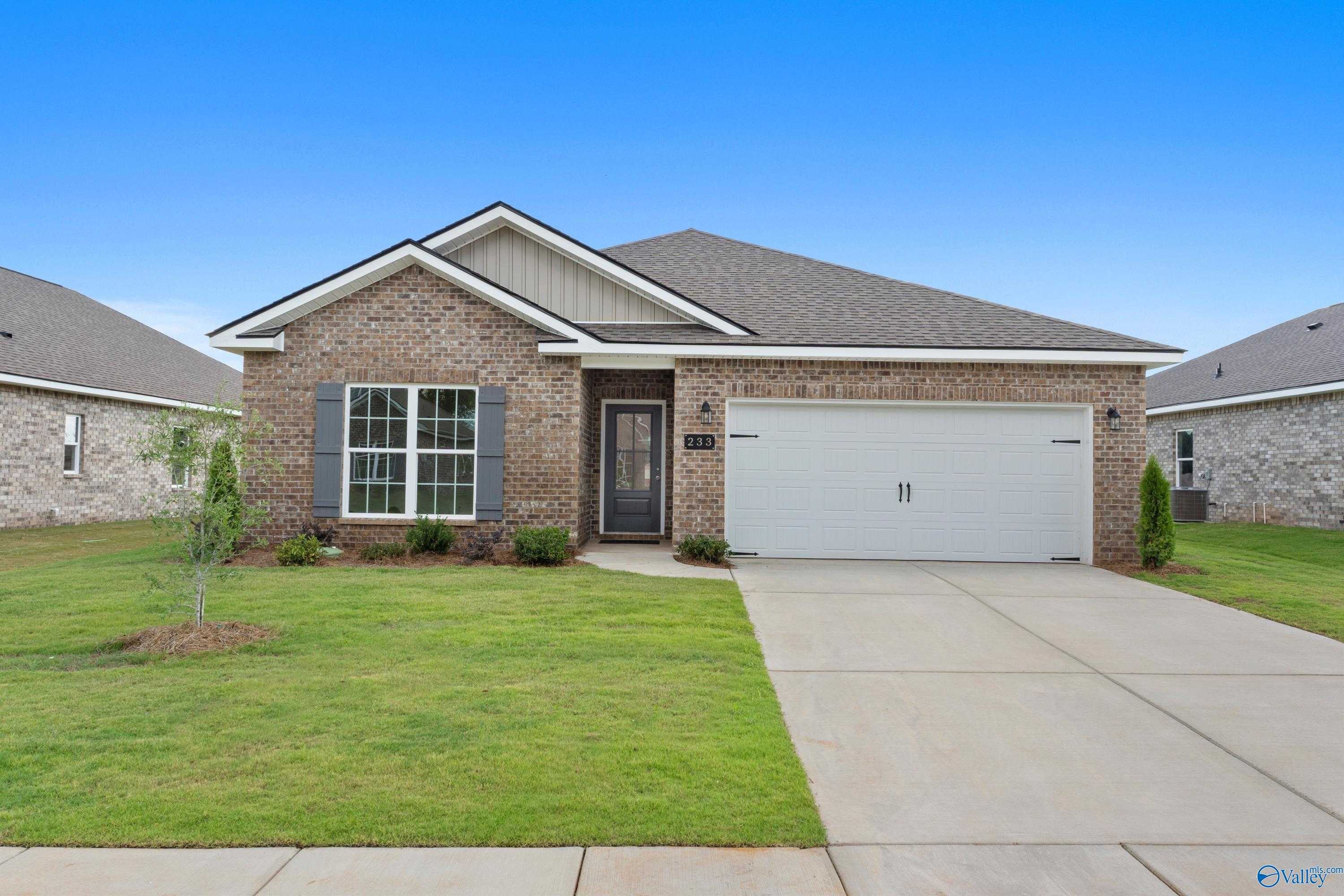 Brick single-story home with gabled roof, 2-car garage, and manicured lawn in Lynn Meadows, Meridianville, Alabama - The Asheville by Davidson Homes
