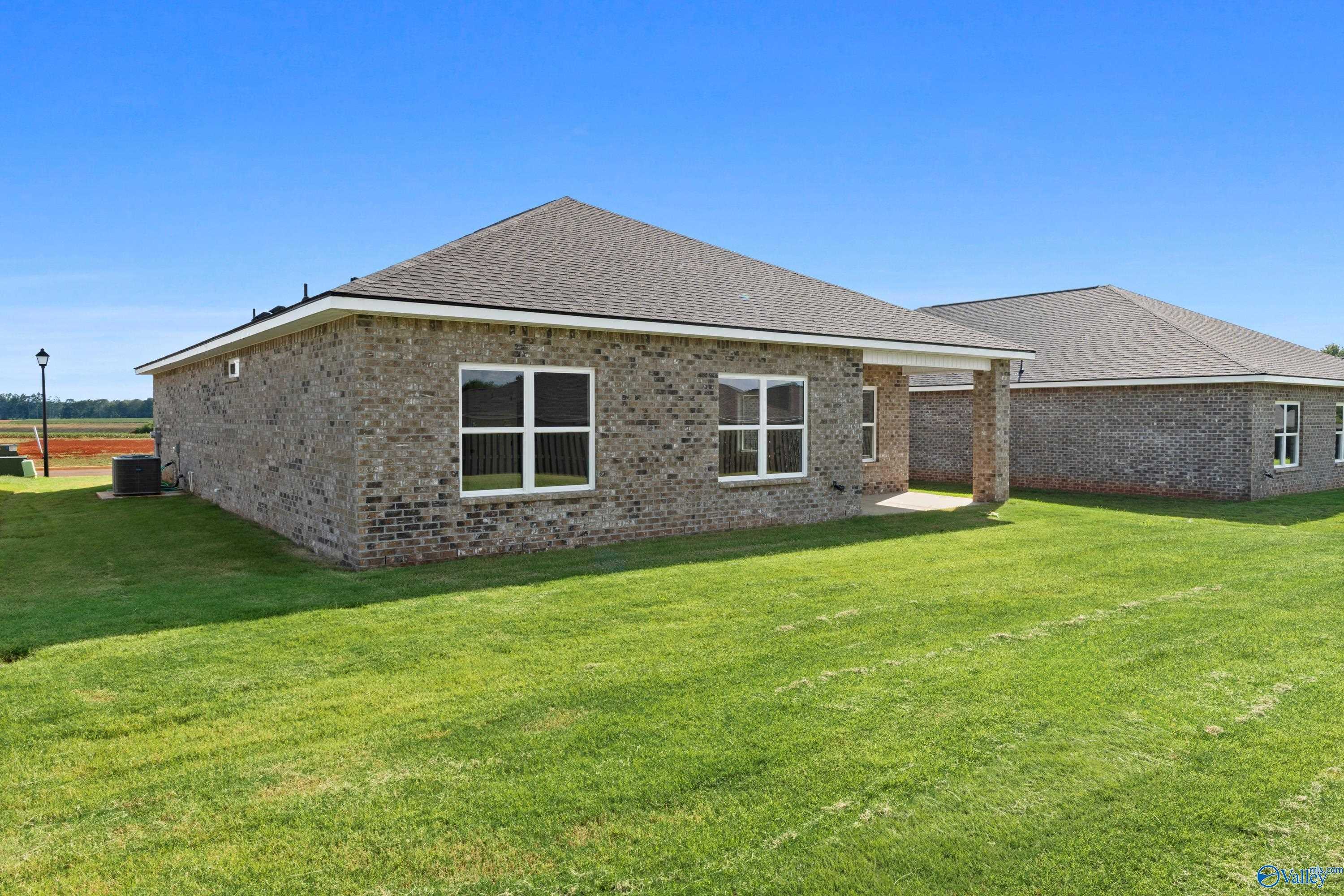 Brick ranch home with 2-car garage, brick exterior, and lush green lawn in Clearview, Hazel Green, Alabama - Davidson Homes Franklin B