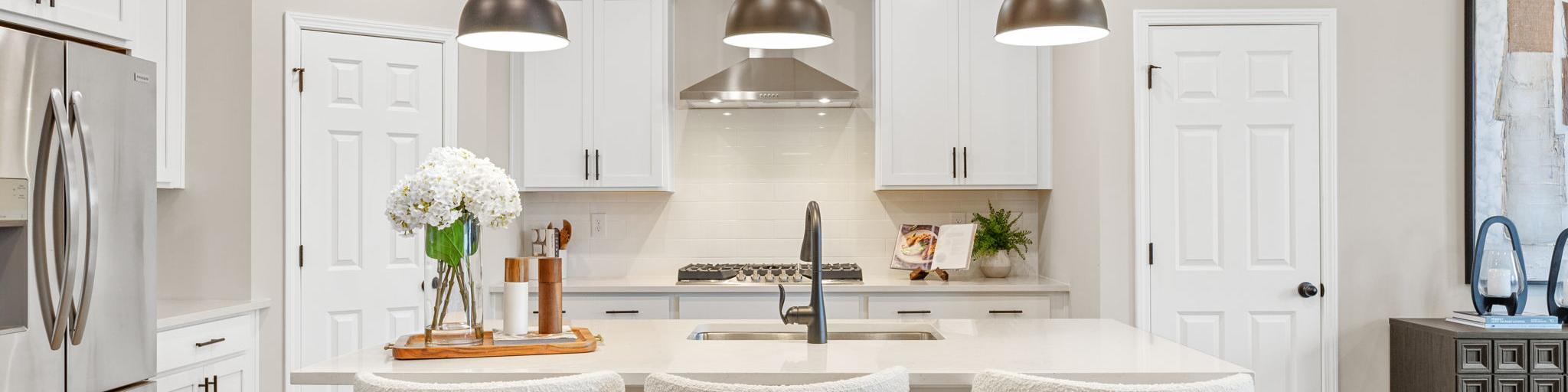 Scenic autumn sunset from rocky overlook at Hemingway in Cumming Georgia with vibrant foliage and rolling valleys