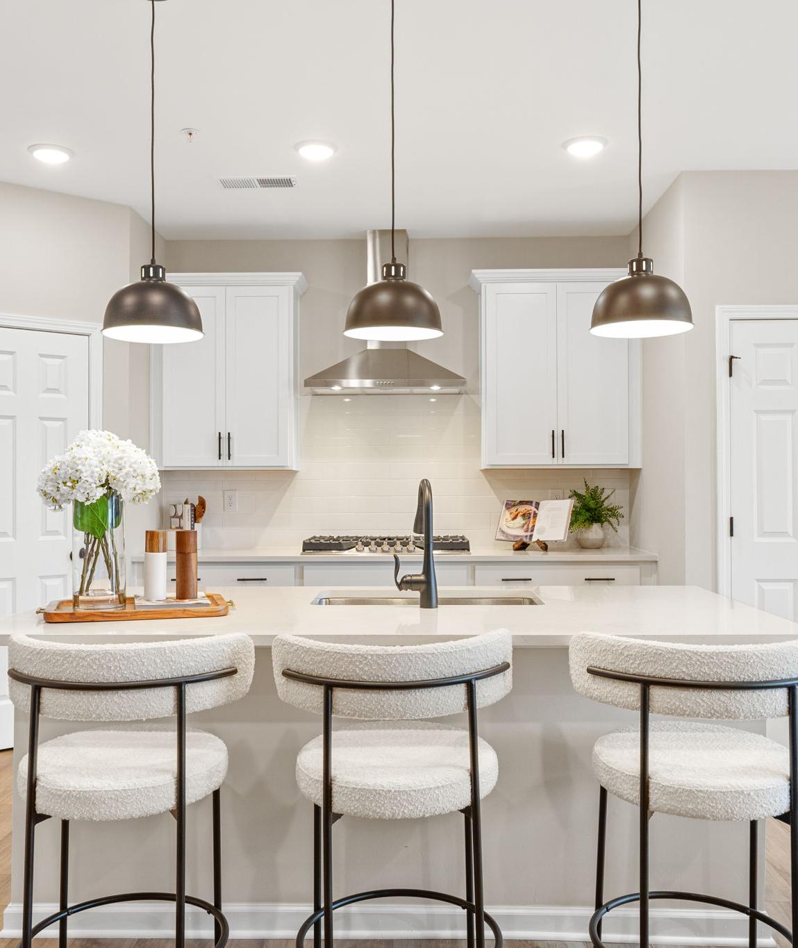 Scenic autumn sunset from rocky overlook at Hemingway in Cumming Georgia with vibrant foliage and rolling valleys