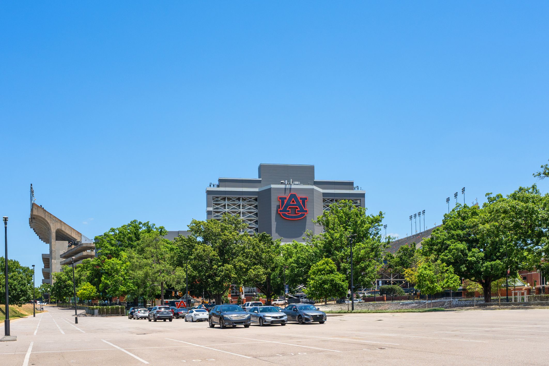 Auburn University stadium near Links Crossing community in Auburn, Alabama, featuring clear skies and parking area.