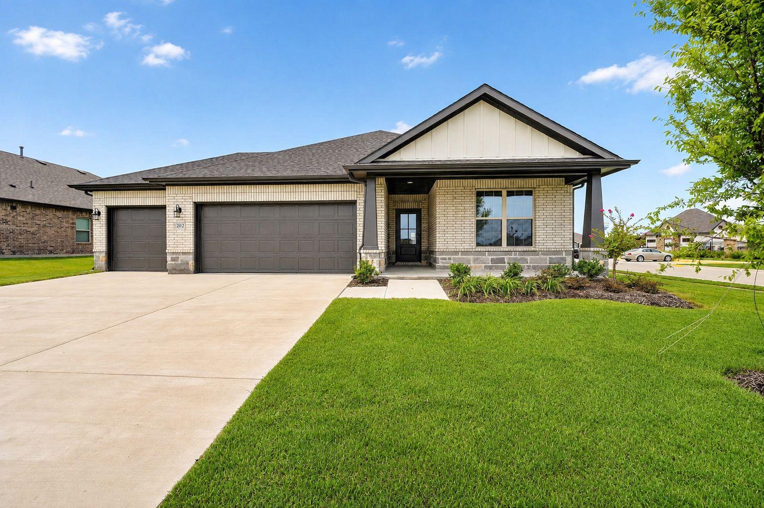 Exterior view of Davidson Homes' New Home at 202 Briarwood Drive