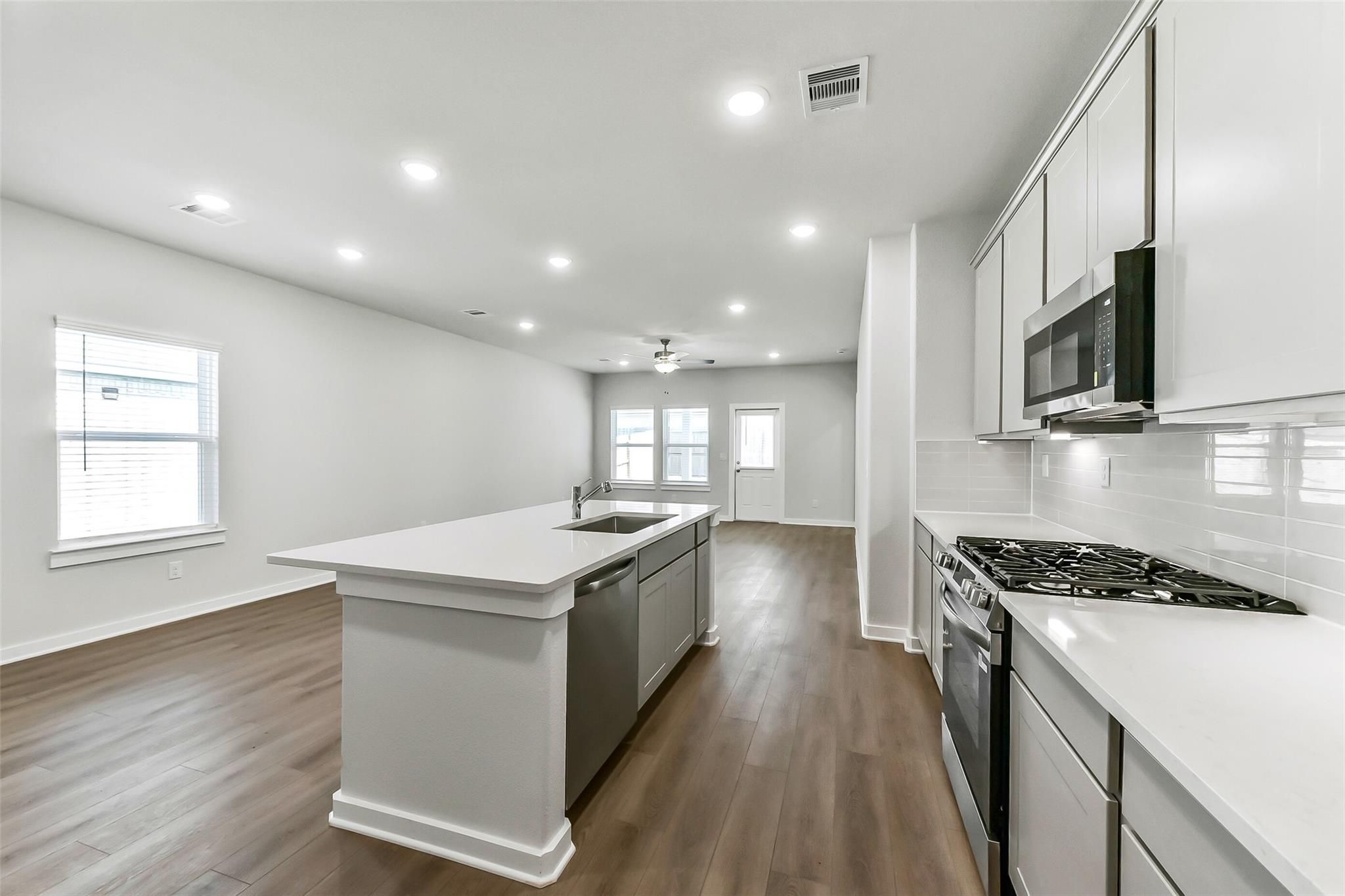 Image 6 of Davidson Homes' New Home at 236 Harlingen Drive