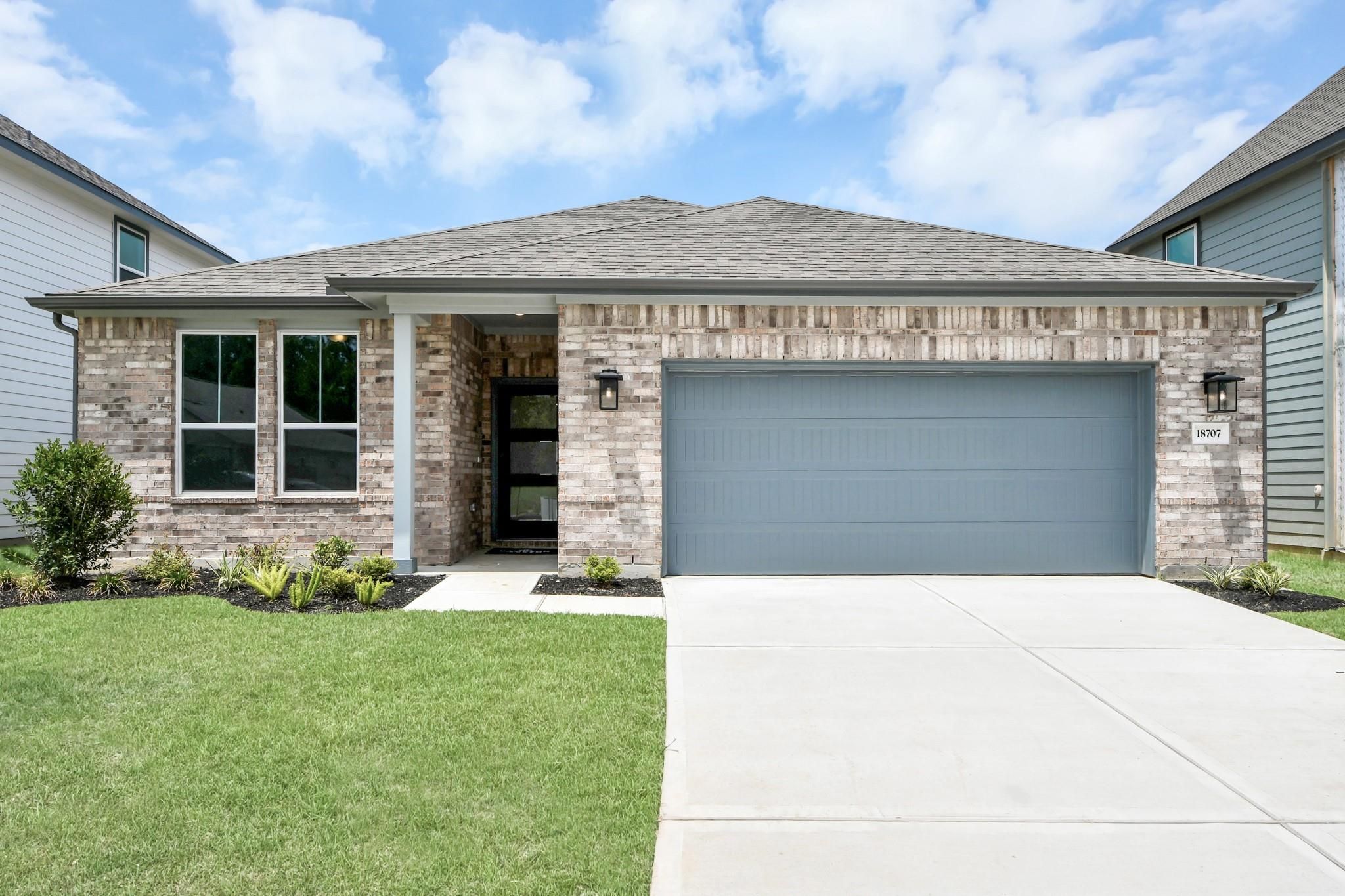 The Sorrento E floor plan by Davidson Homes, a 1-story brick house with 2-car garage in Sundance Cove, Crosby, Texas.