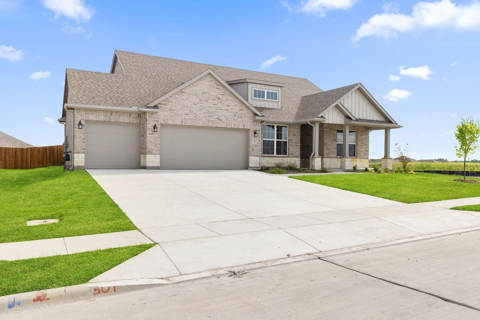 Image 2 of Davidson Homes' New Home at 301 Briarwood Drive