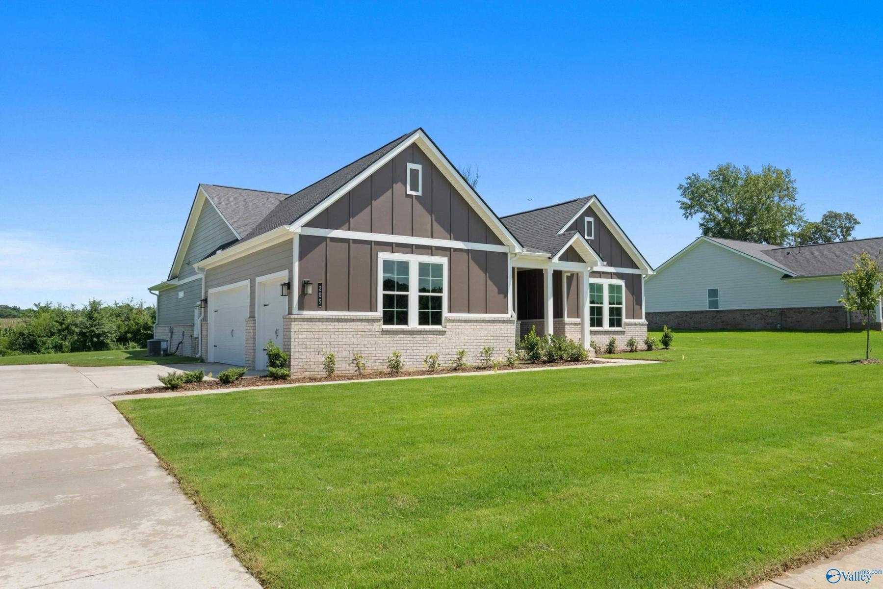 Image 2 of Davidson Homes' New Home at 205 Applewood Ct