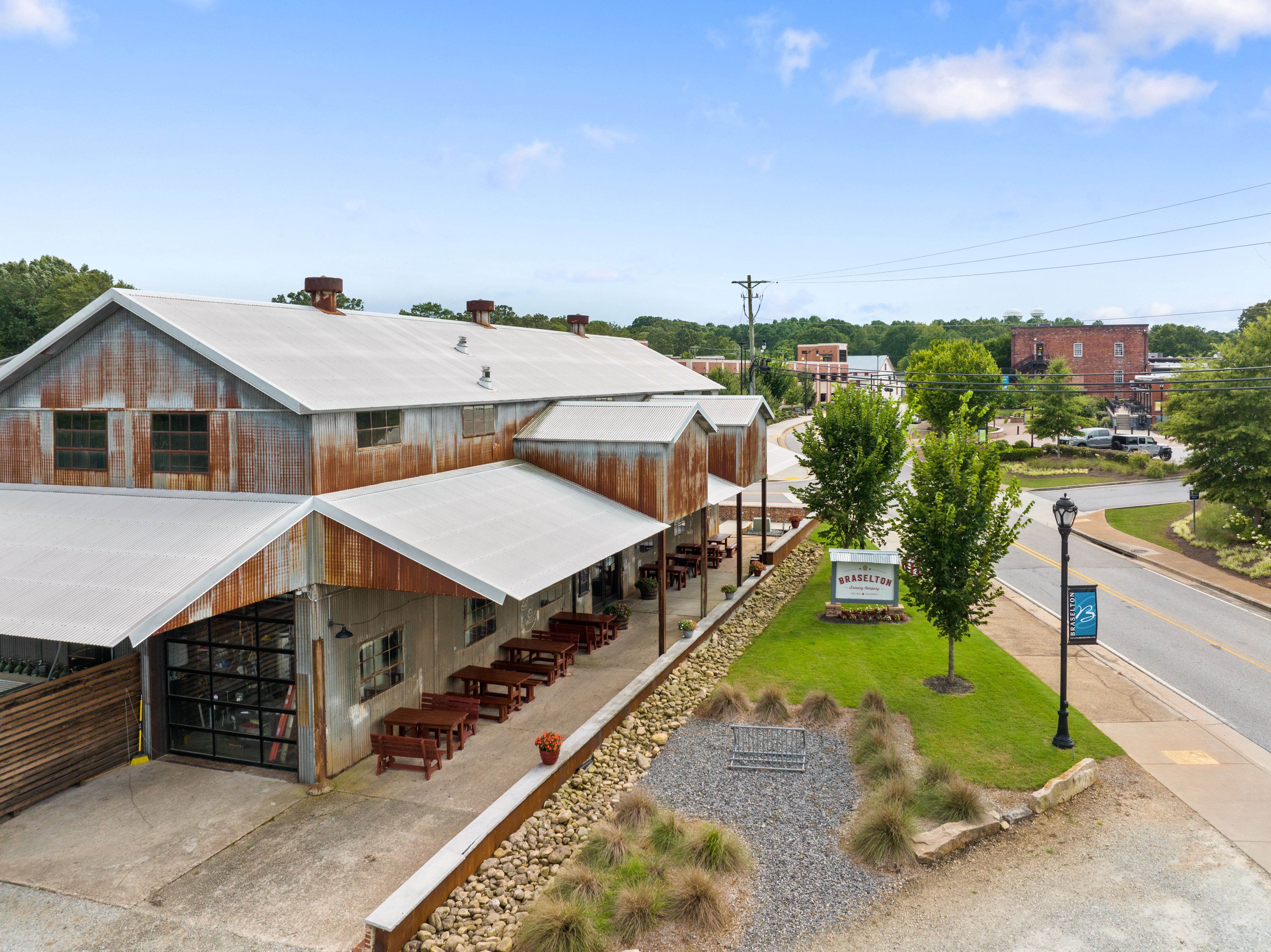 Rustic barn-style pavilion at Wehunt Meadows in Hoschton Georgia with outdoor seating and metal roof