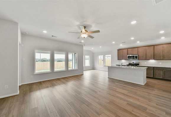 Image 7 of Davidson Homes' New Home at 221 Harlingen Drive
