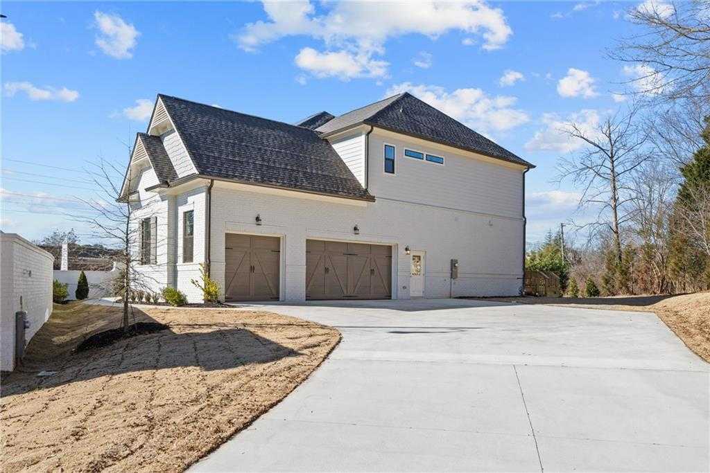 Image 3 of Davidson Homes' New Home at 2711 Twisted Oak Lane