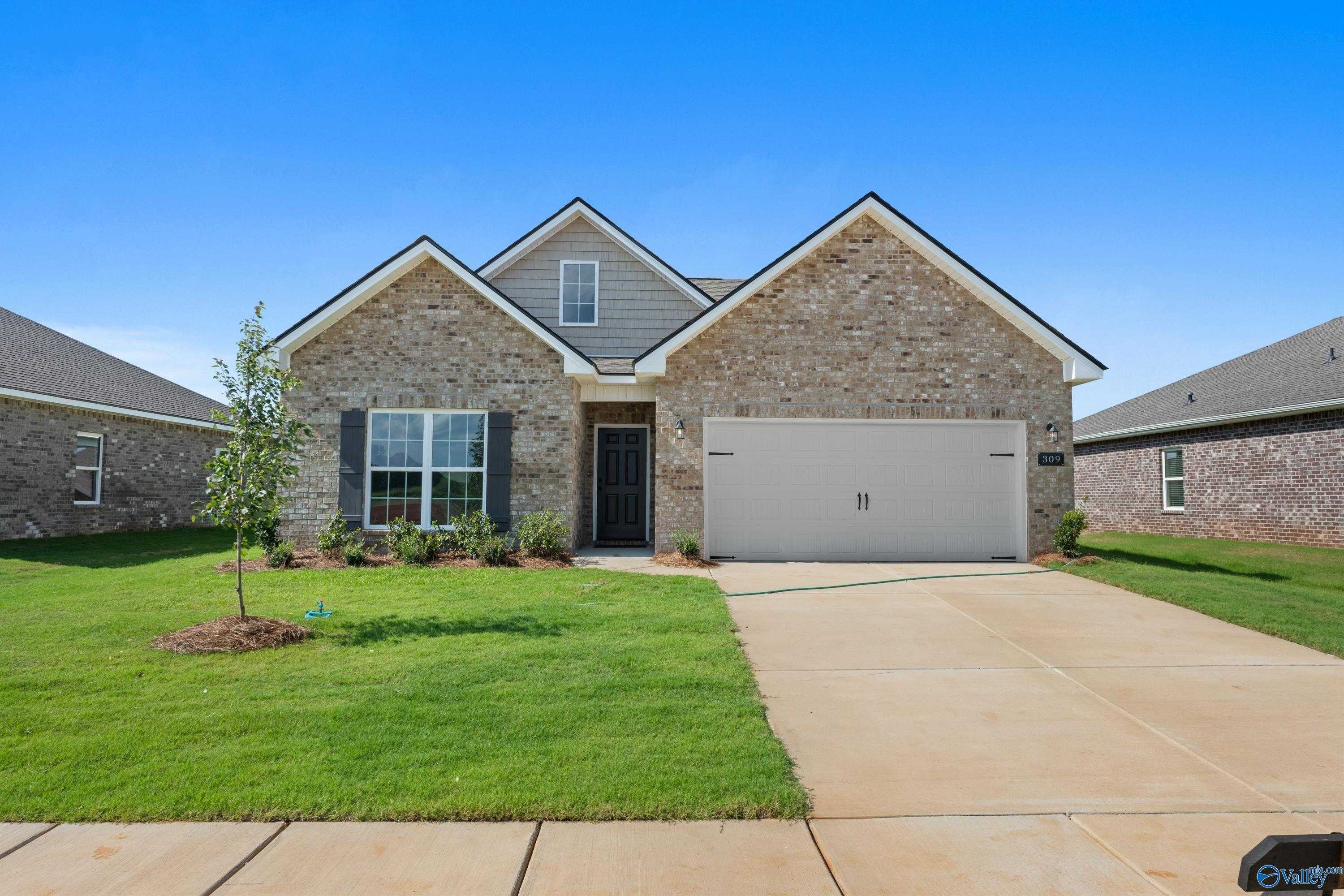 Brick single-story home with gable roof, 2-car garage, and lush green lawn in Clearview, Hazel Green, Alabama - Davidson Homes Franklin C