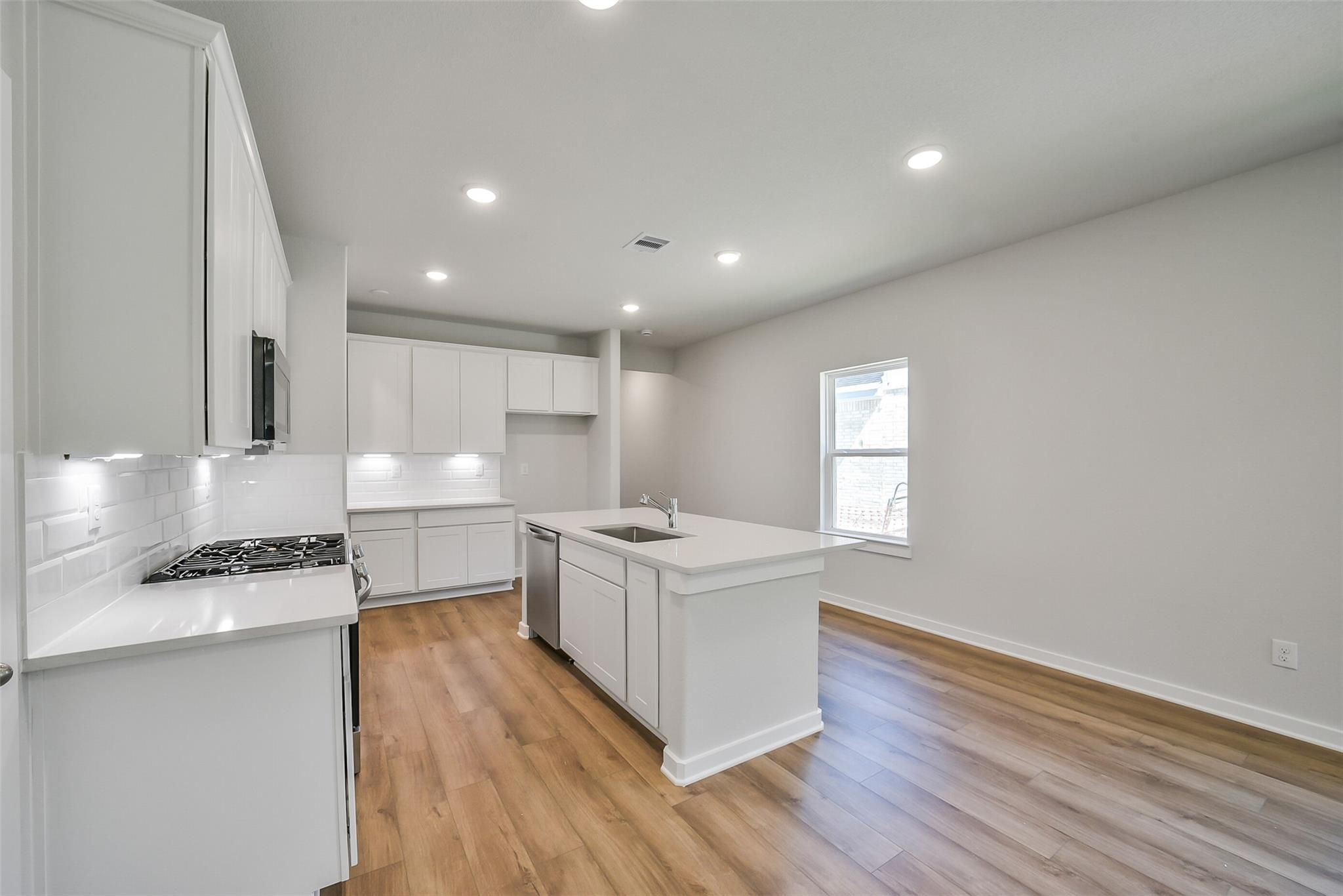 Image 8 of Davidson Homes' New Home at 240 Harlingen Drive