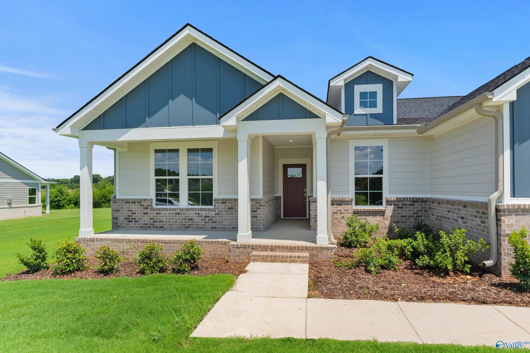 Image 2 of Davidson Homes' New Home at 207 Applewood Court