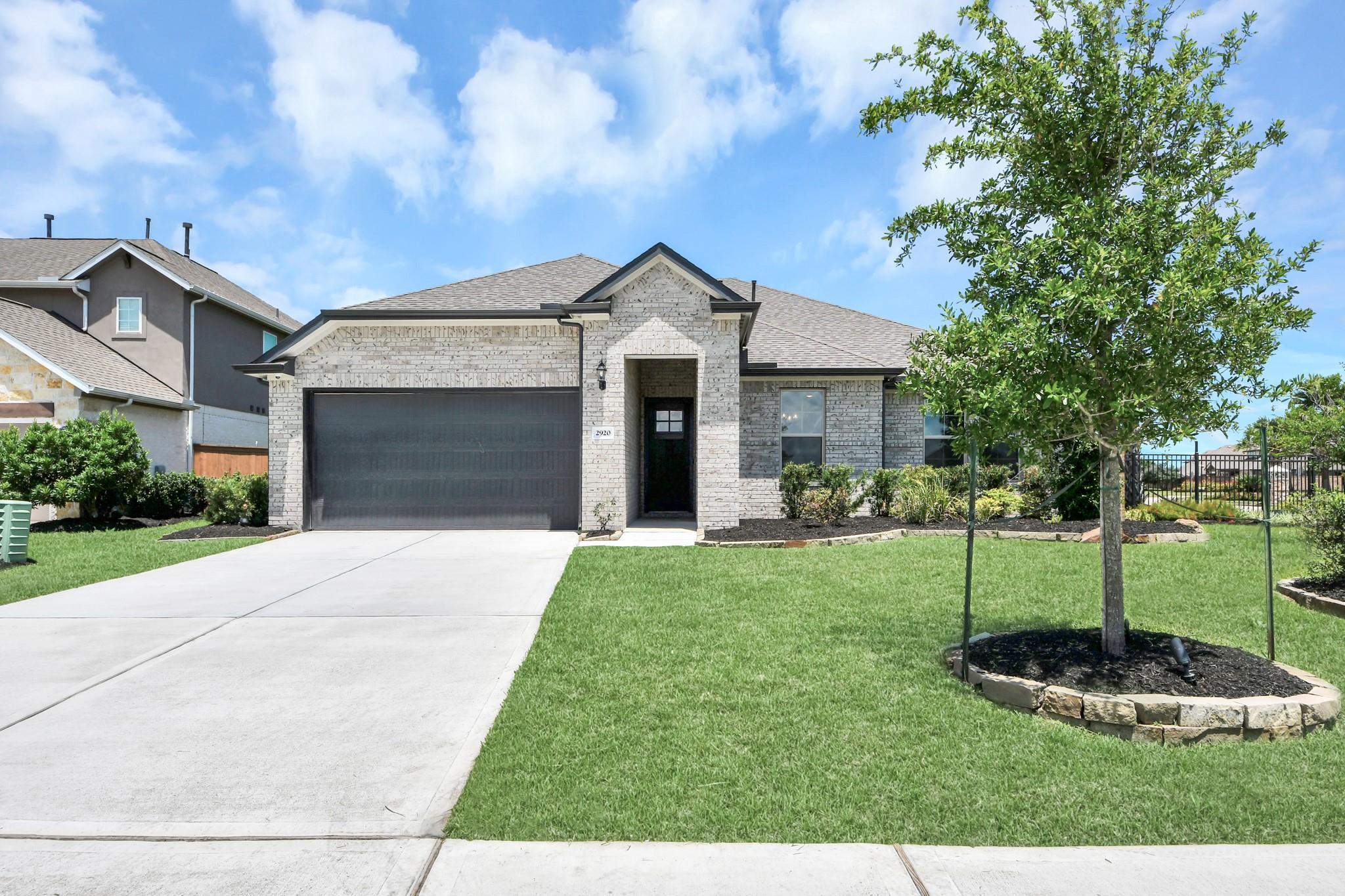 Single-story 3-bedroom home with 2-car garage, The Edward A floor plan by Davidson Homes in Lago Mar, Texas City, Texas.