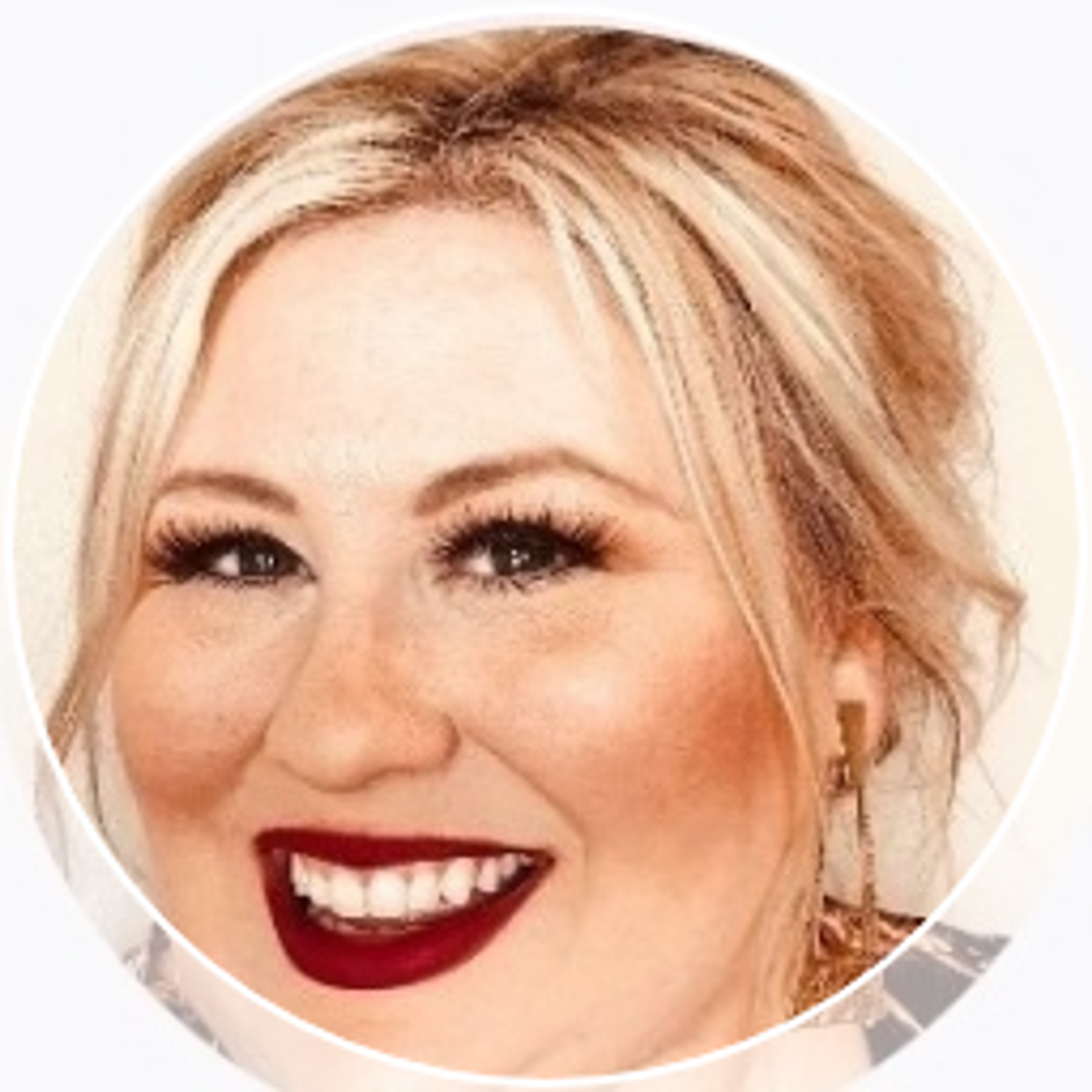 Amanda Hall Headshot