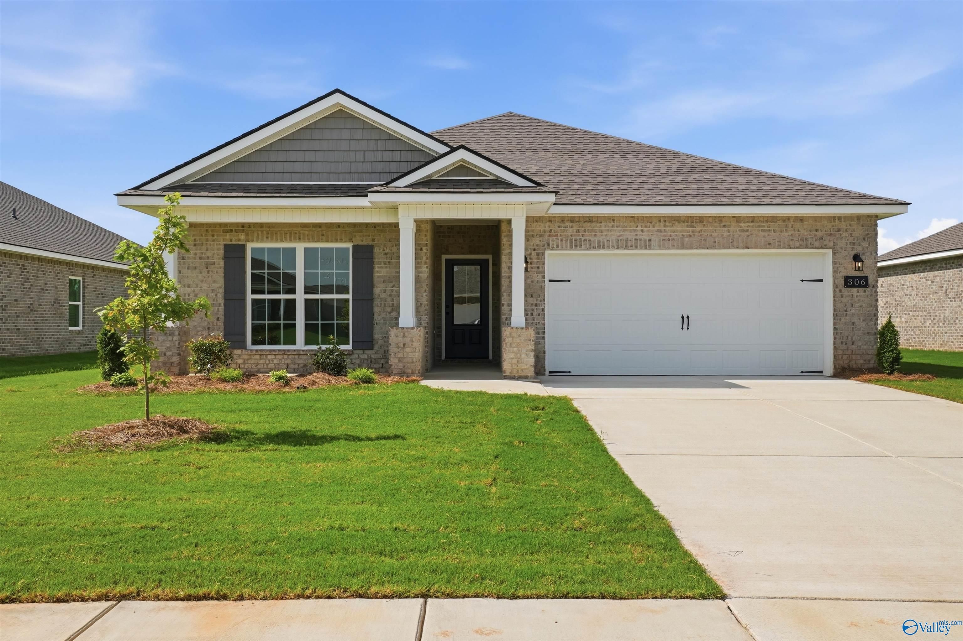 Single-story, 3-bedroom Franklin B floor plan by Davidson Homes with a 2-car garage in Clearview, Hazel Green, Alabama.