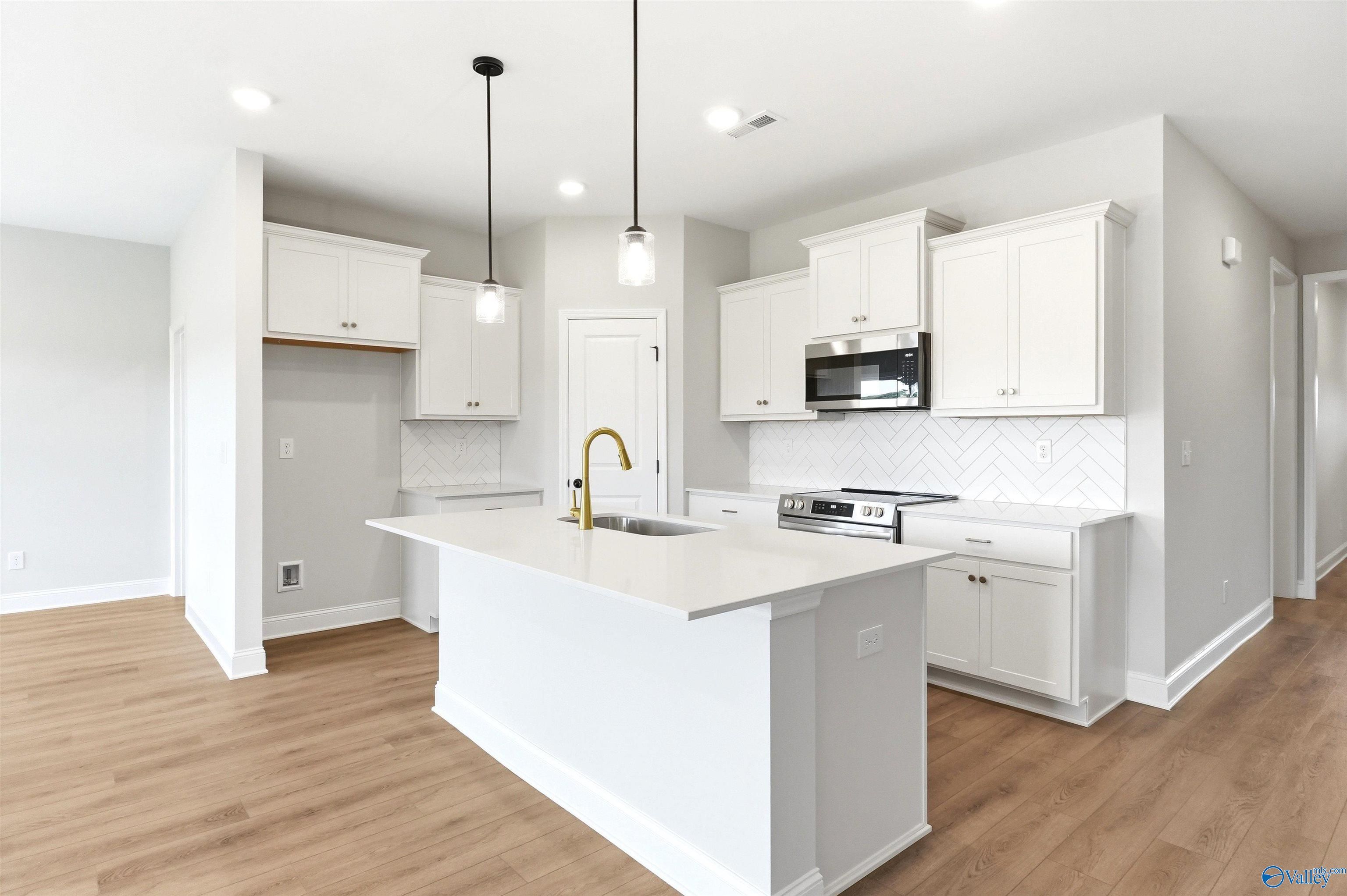 Image 2 of Davidson Homes' New Home at 121 Berry Cove Avenue