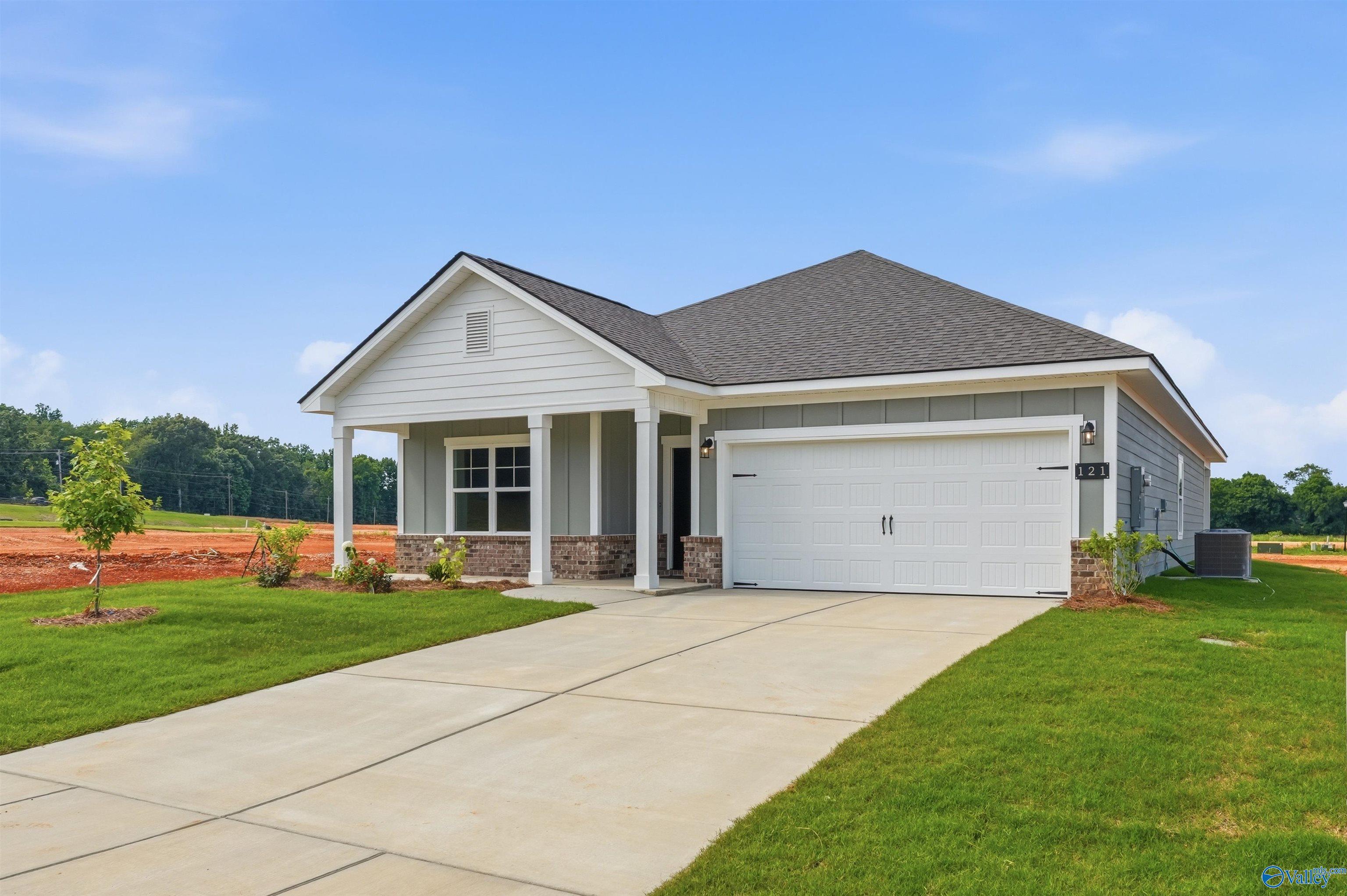 1-story Daphne F floor plan by Davidson Homes with 2-car garage in Berry Cove, New Market, Alabama.