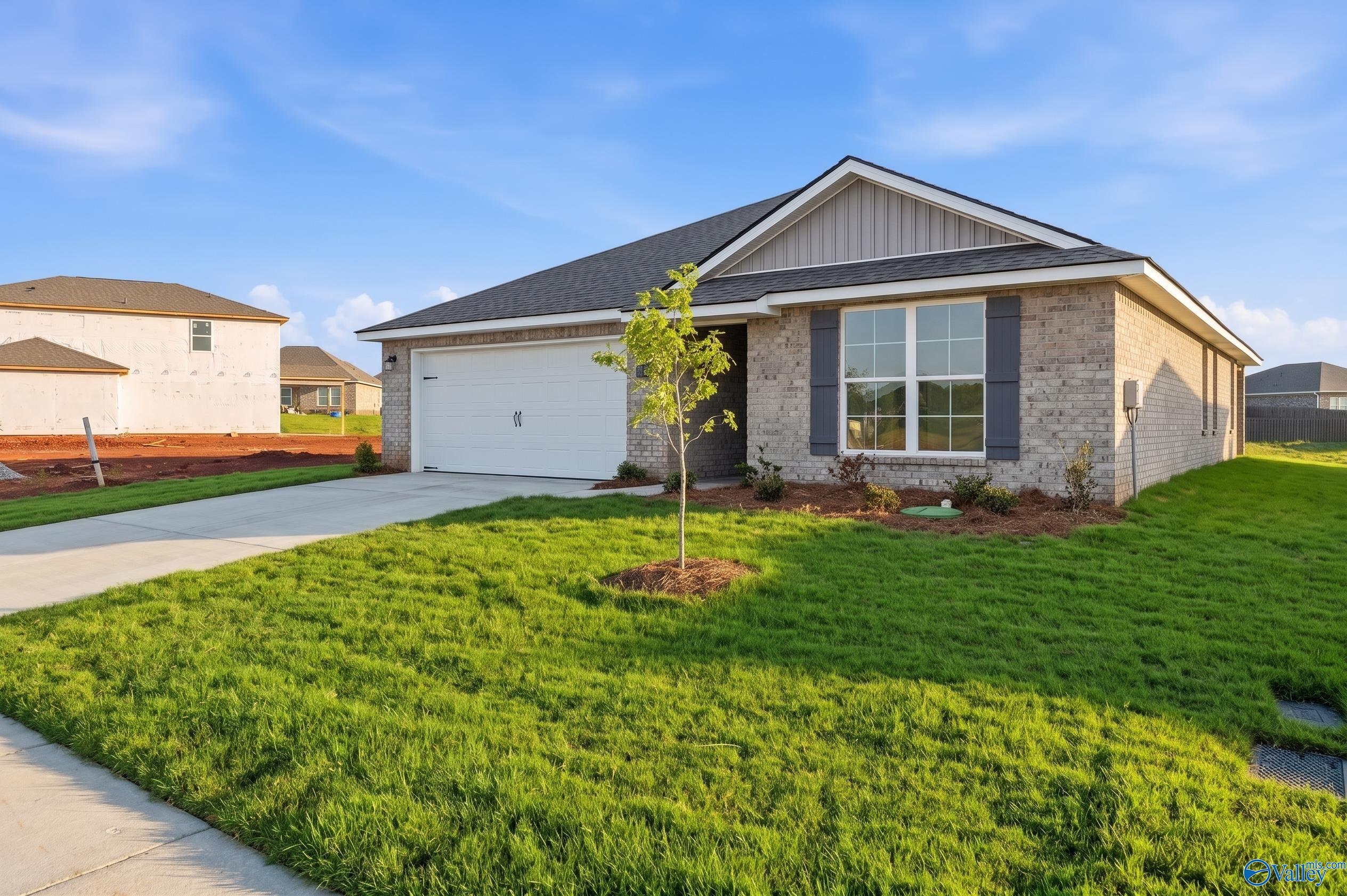 One-story Franklin floor plan by Davidson Homes with 2-car garage in Heritage Lakes, New Market, Alabama.