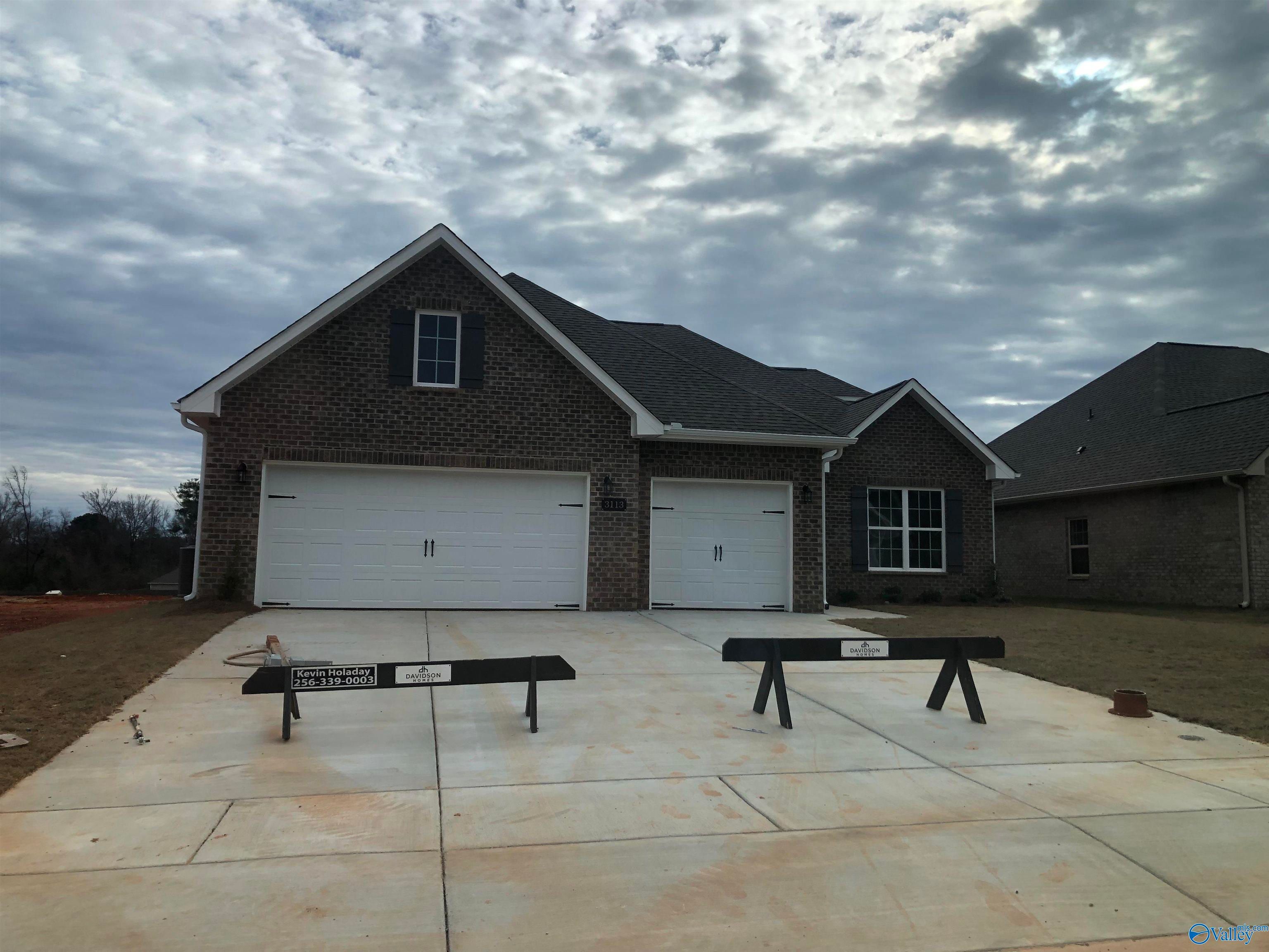 Front view of The Kirkland 3-bedroom brick home with 2-car garage in River Road Estates, Decatur, Alabama by Davidson Homes