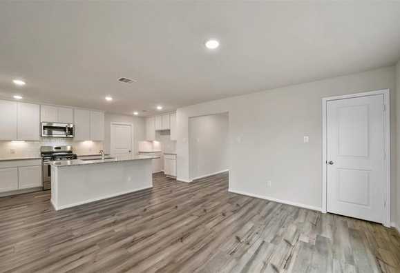 Image 3 of Davidson Homes' New Home at 225 Harlingen Drive