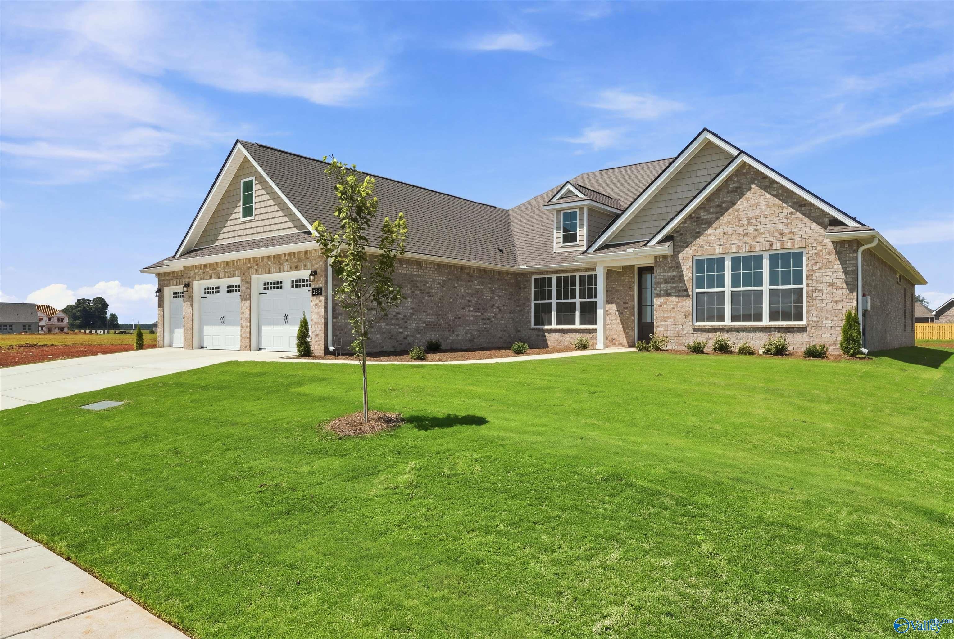 The Oxford floor plan by Davidson Homes: 1-story, 4-bedroom house with 3-car garage in Kendall Farms, Toney, Alabama.
