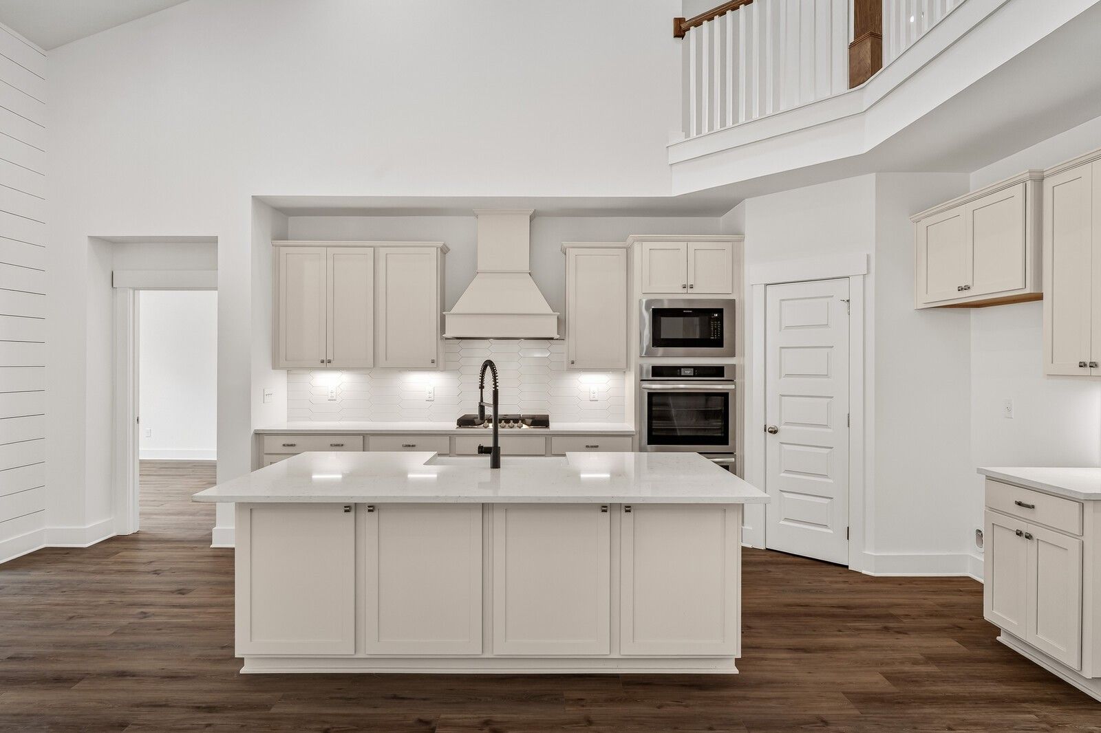 Spacious two-story kitchen with white shaker cabinets, quartz island sink, double ovens in Davidson Homes Ridgeport C, Gallatin TN