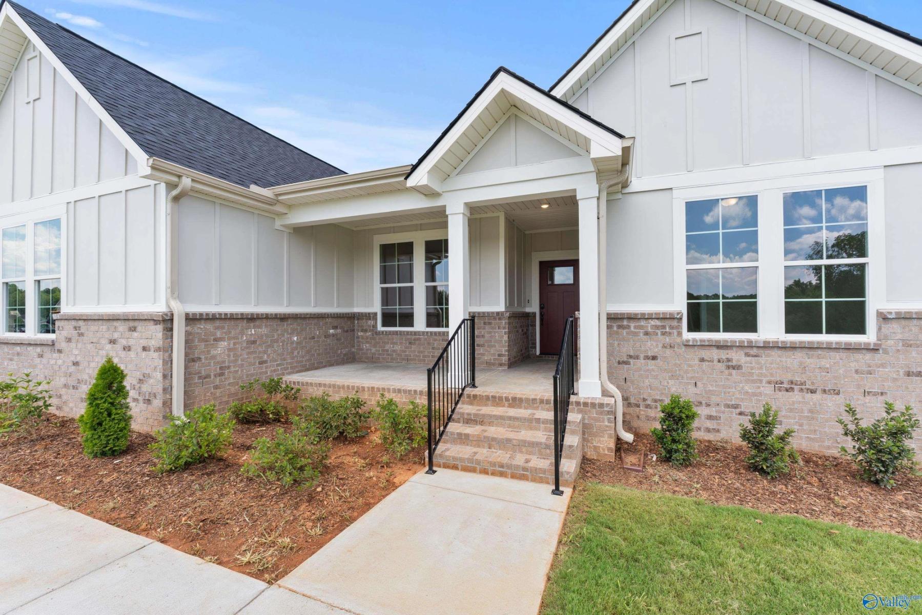 Image 2 of Davidson Homes' New Home at 215 Applewood Court