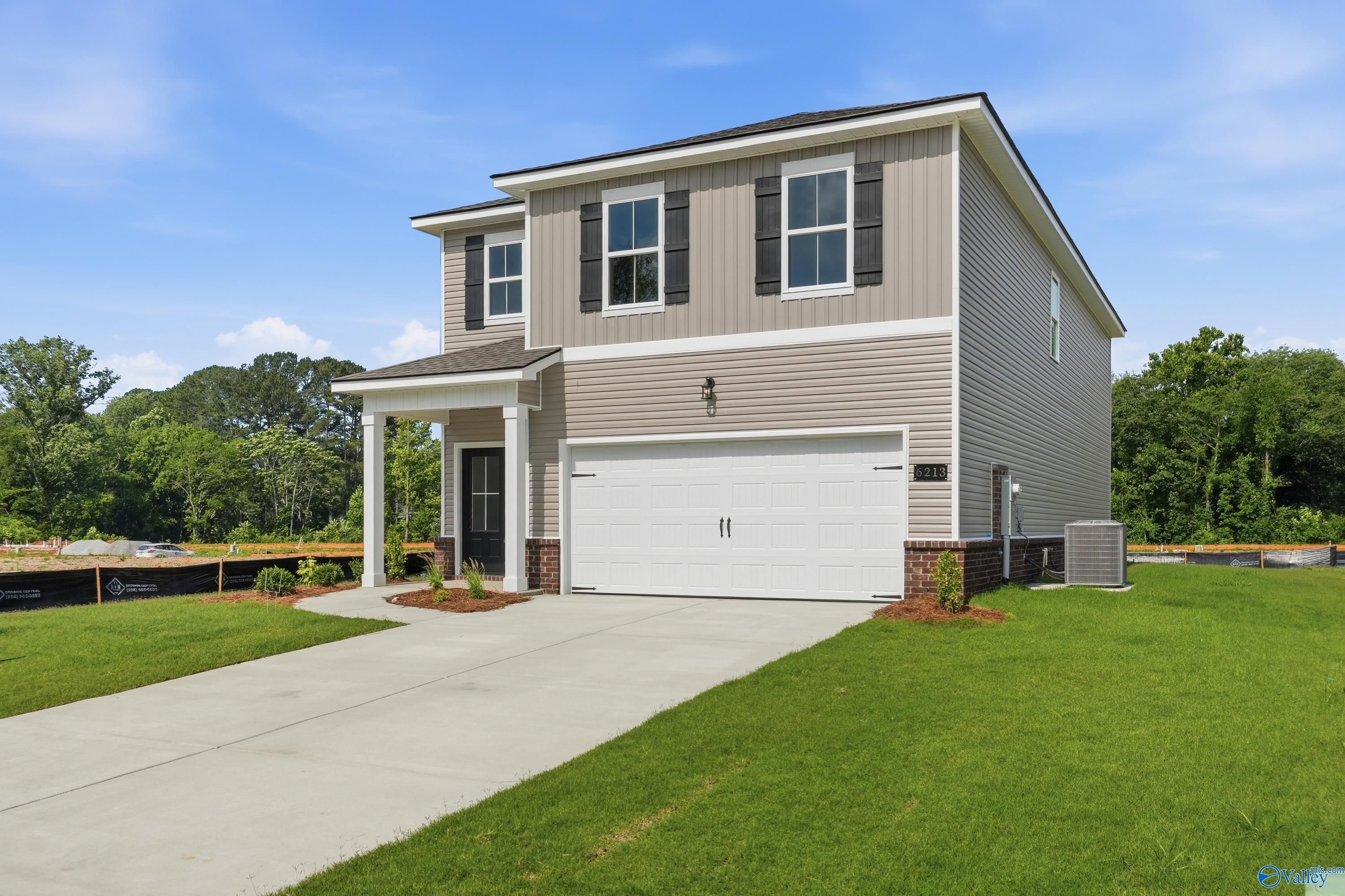 Exterior view of The Russell A floor plan by Davidson Homes in Spragins Cove, Huntsville, Alabama with 2-car garage.