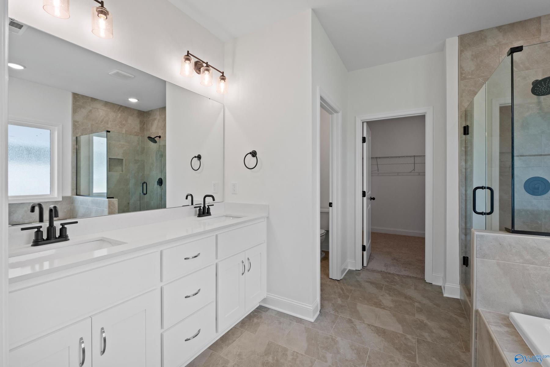 Image 15 of Davidson Homes' New Home at 206 Kendall Farms Boulevard
