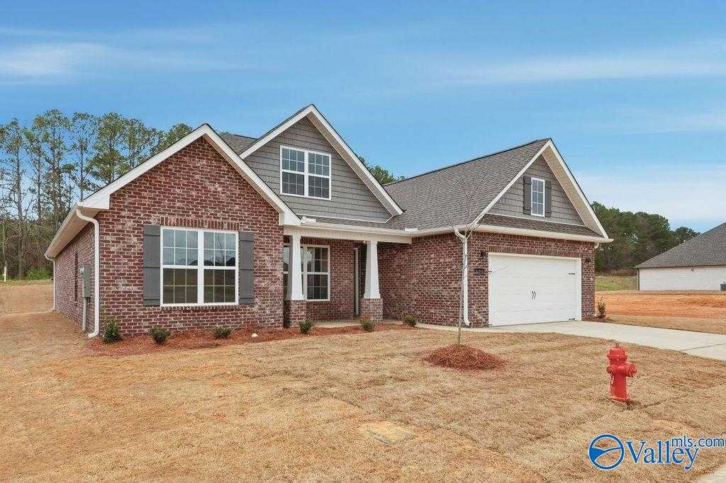 Brick single-story home with 2-car garage and front porch in Cain Park, Hartselle, Alabama - Davidson Homes The Rockford B
