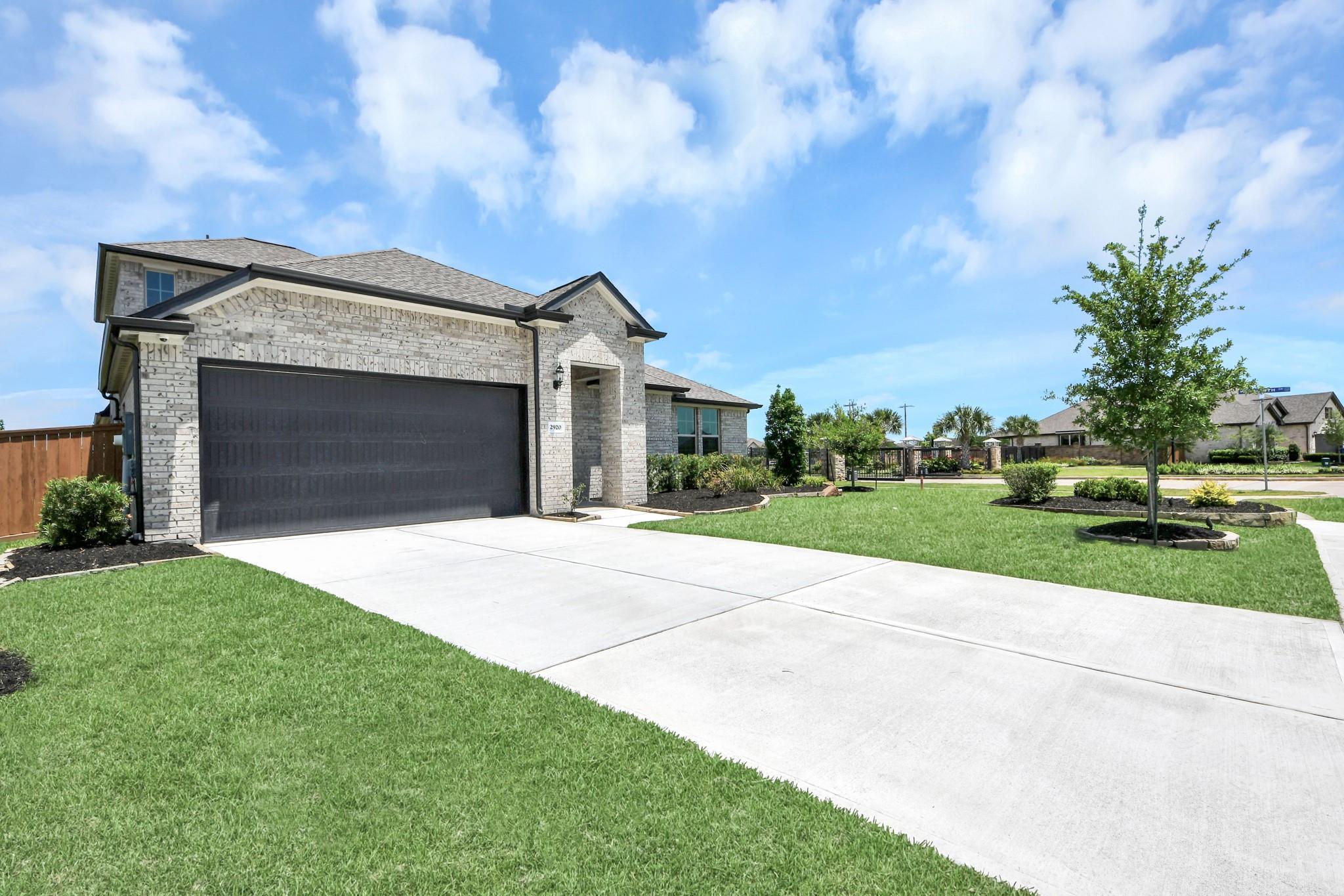The Edward A floor plan by Davidson Homes, a 1-story, 3-bedroom house with a 2-car garage in Lago Mar, Texas City, Texas.